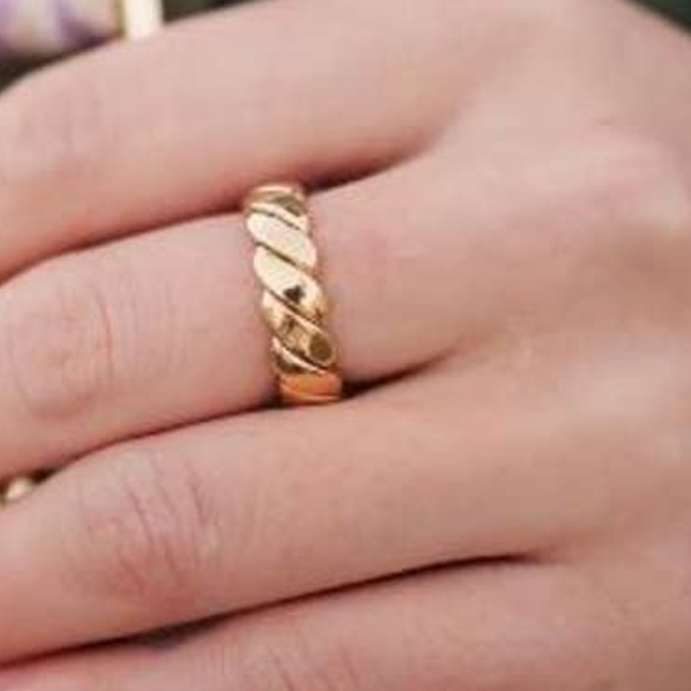 Gold Braided Twist Cuff Accent Ring Size 7 - Picture 3 of 3